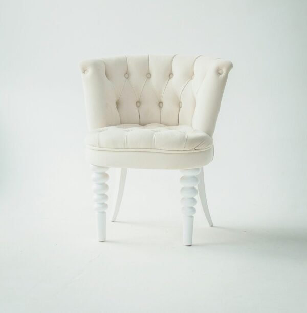 daniil-silantev-1P6AnKDw6S8-unsplash White Tufted Velvet Club Chair